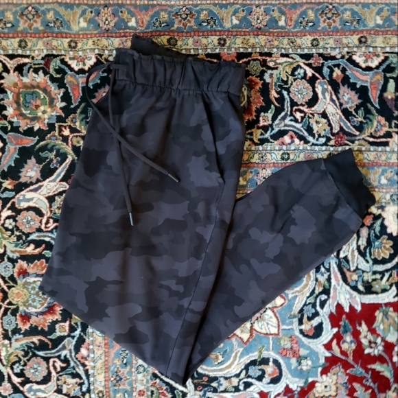 lululemon athletica Pants - 🖤 LULULEMON ATHLETICA | Camo Joggers Like New Sz 10